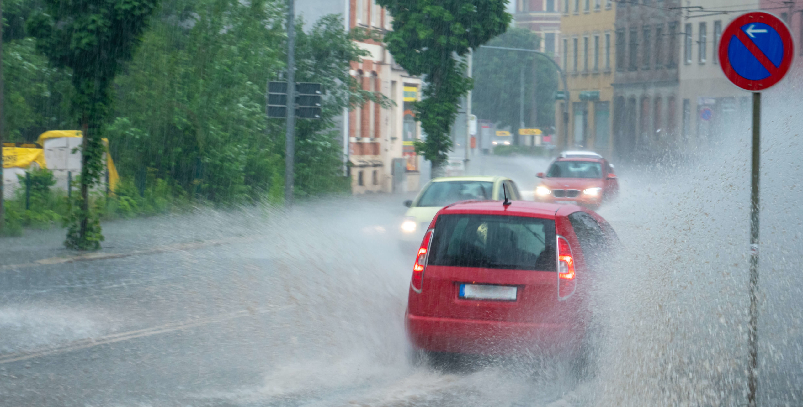 Starkregen Und Sturm: Tipps Für Ein Sicheres Steuern Der ...